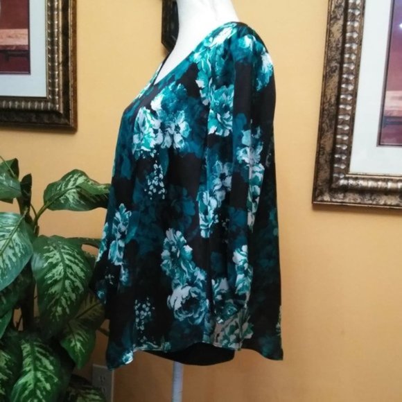 AGB Floral Blouse With Black Tank Cami - Picture 5 of 9